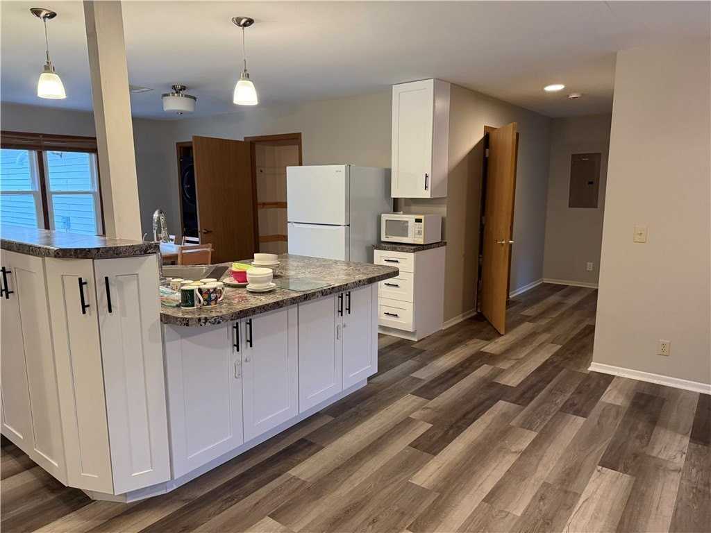 538 Woodridge Ct Unit 2 #2 - Photo 3 of 20