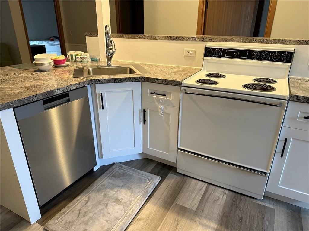 538 Woodridge Ct Unit 2 #2 - Photo 4 of 20