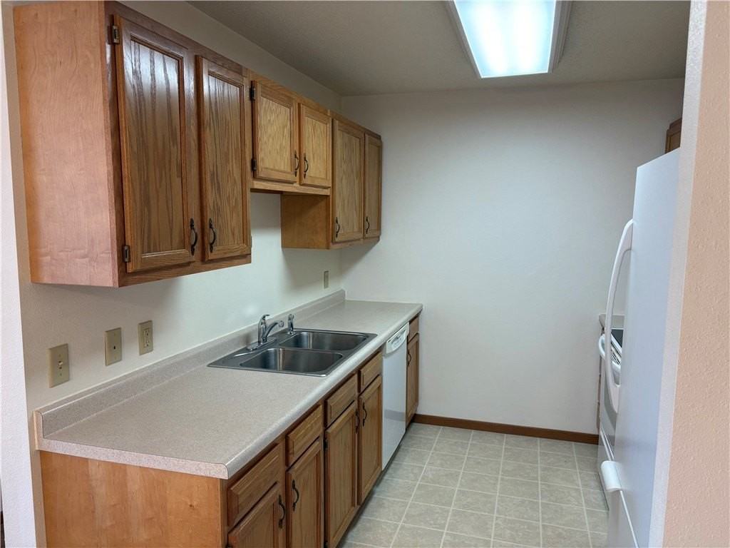 705 Bruce Ct Apt 9 #9 - Photo 2 of 17