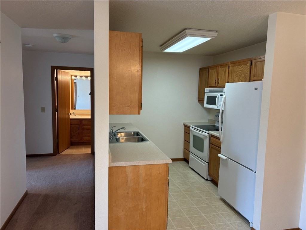 705 Bruce Ct Apt 9 #9 - Photo 3 of 17