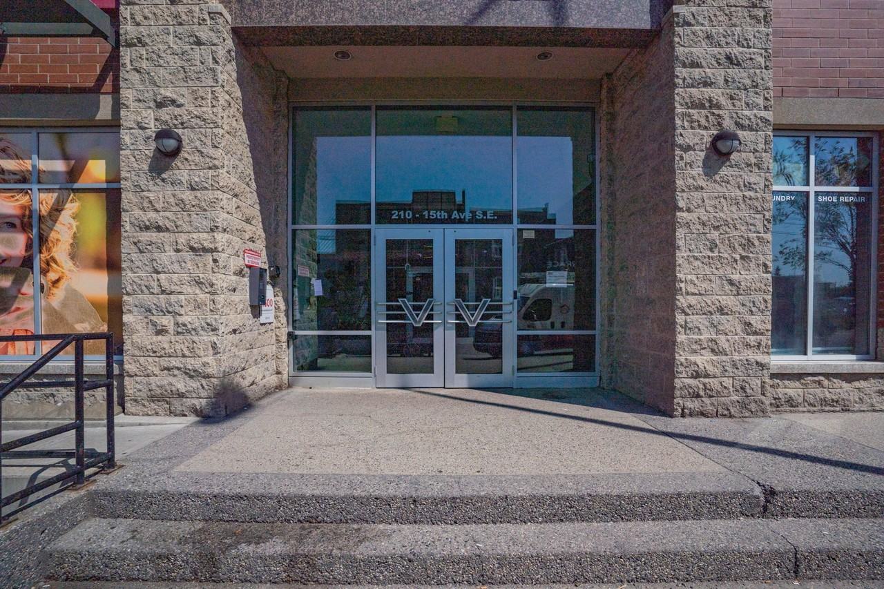 15 Avenue SE - Photo 3 of 40