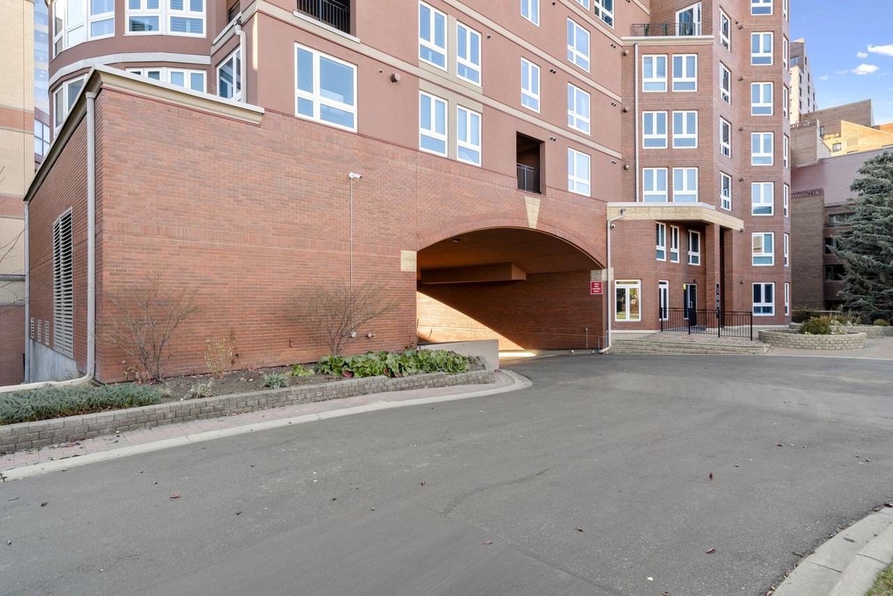 1505, 400 Eau Claire Avenue SW - 1 #1 - Photo 3 of 50