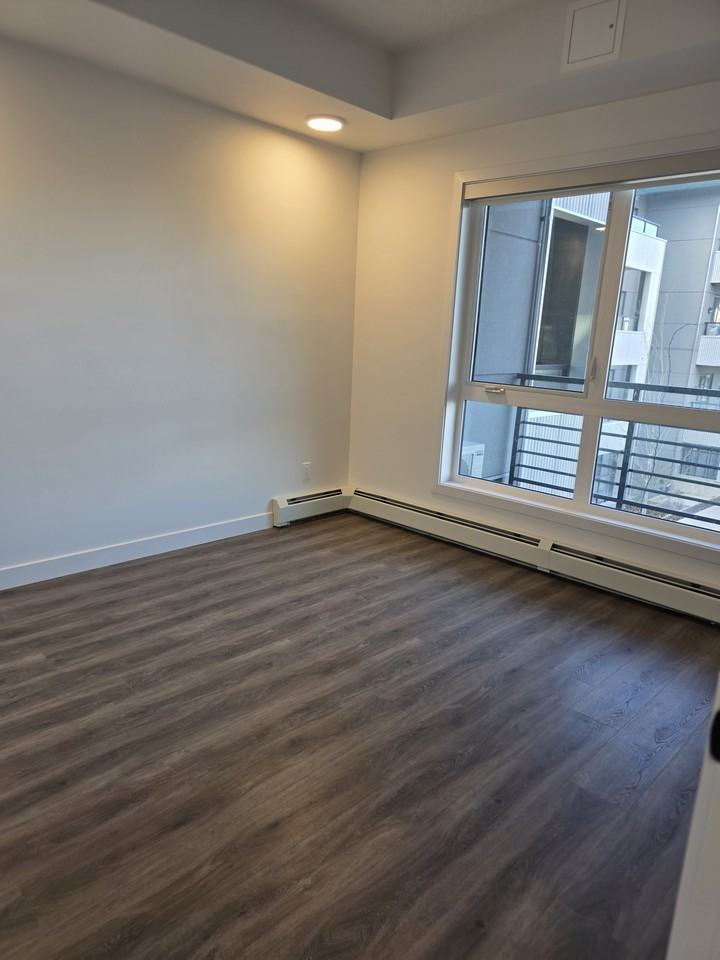 3211, 350 Livingston Common NE - 1 #1 - Photo 4 of 11