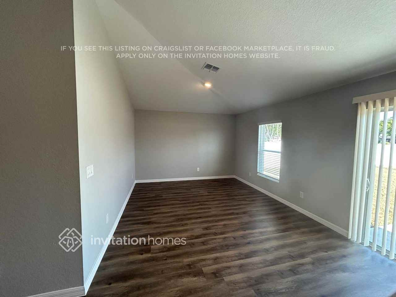 711 Northeast 1st Place - Photo 4 of 17