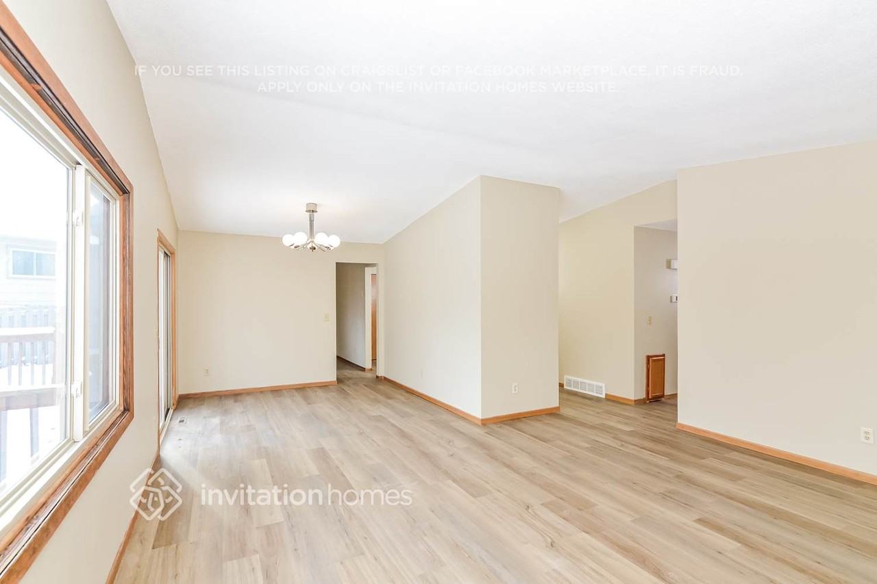 7818 Hampshire Cir N - Photo 5 of 18