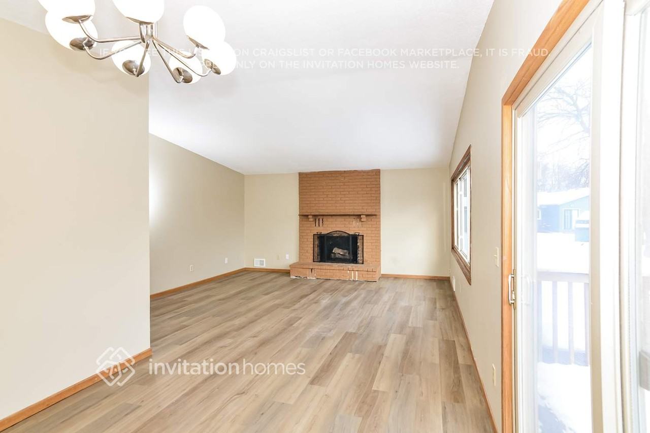 7818 Hampshire Cir N - Photo 6 of 18