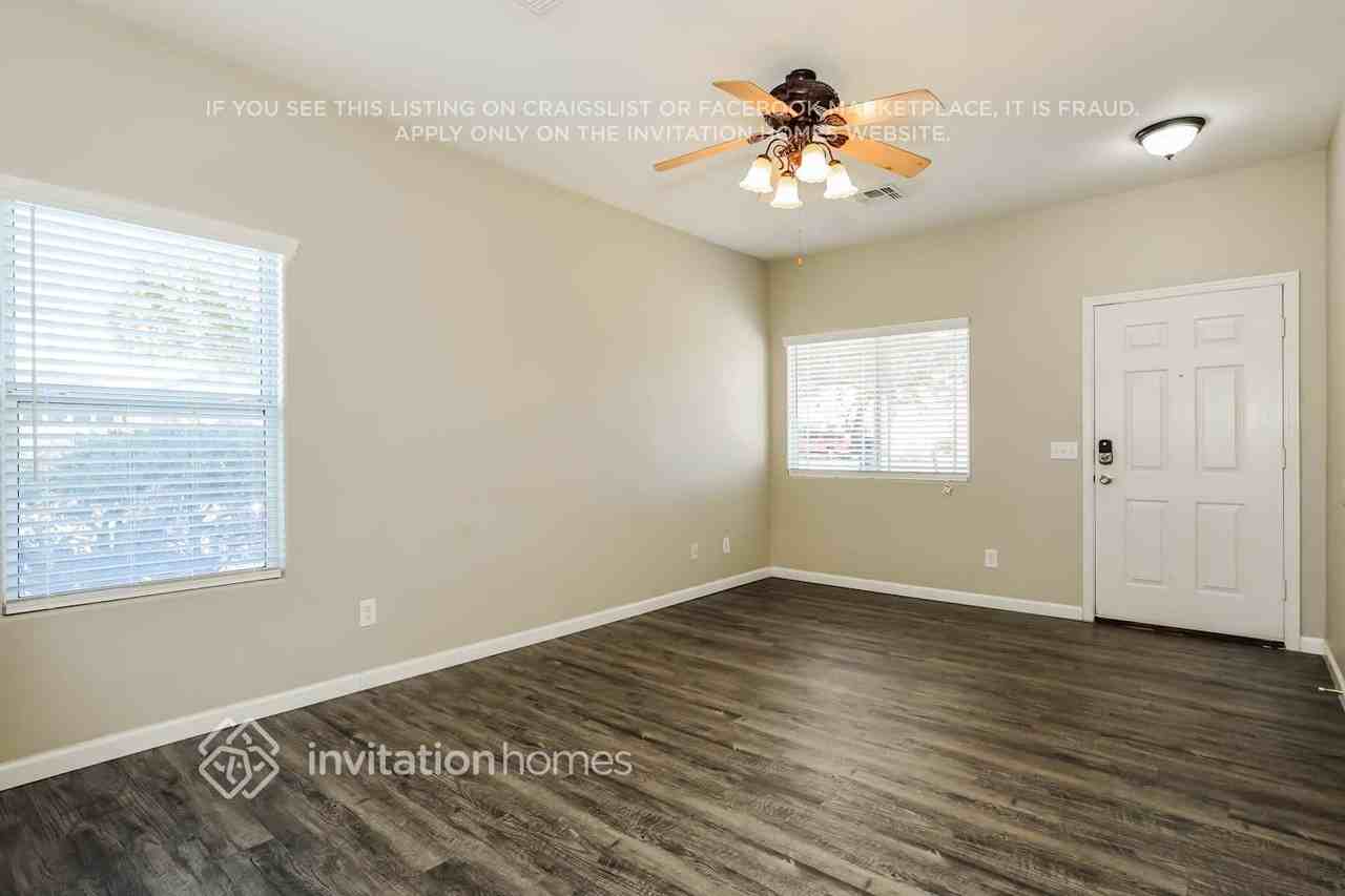 13988 N 132nd Ct - Photo 4 of 17