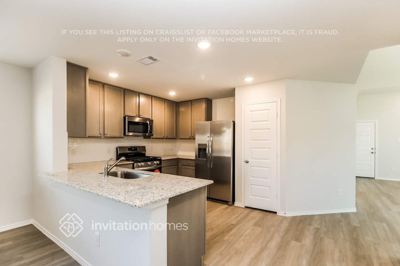 10715 Sunlit St - Photo 6 of 20