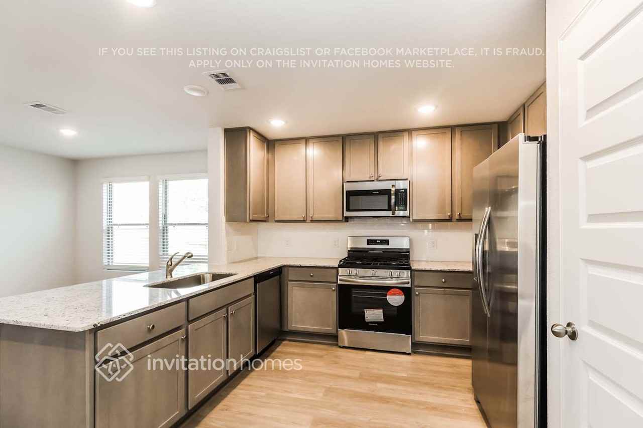 10715 Sunlit St - Photo 7 of 20