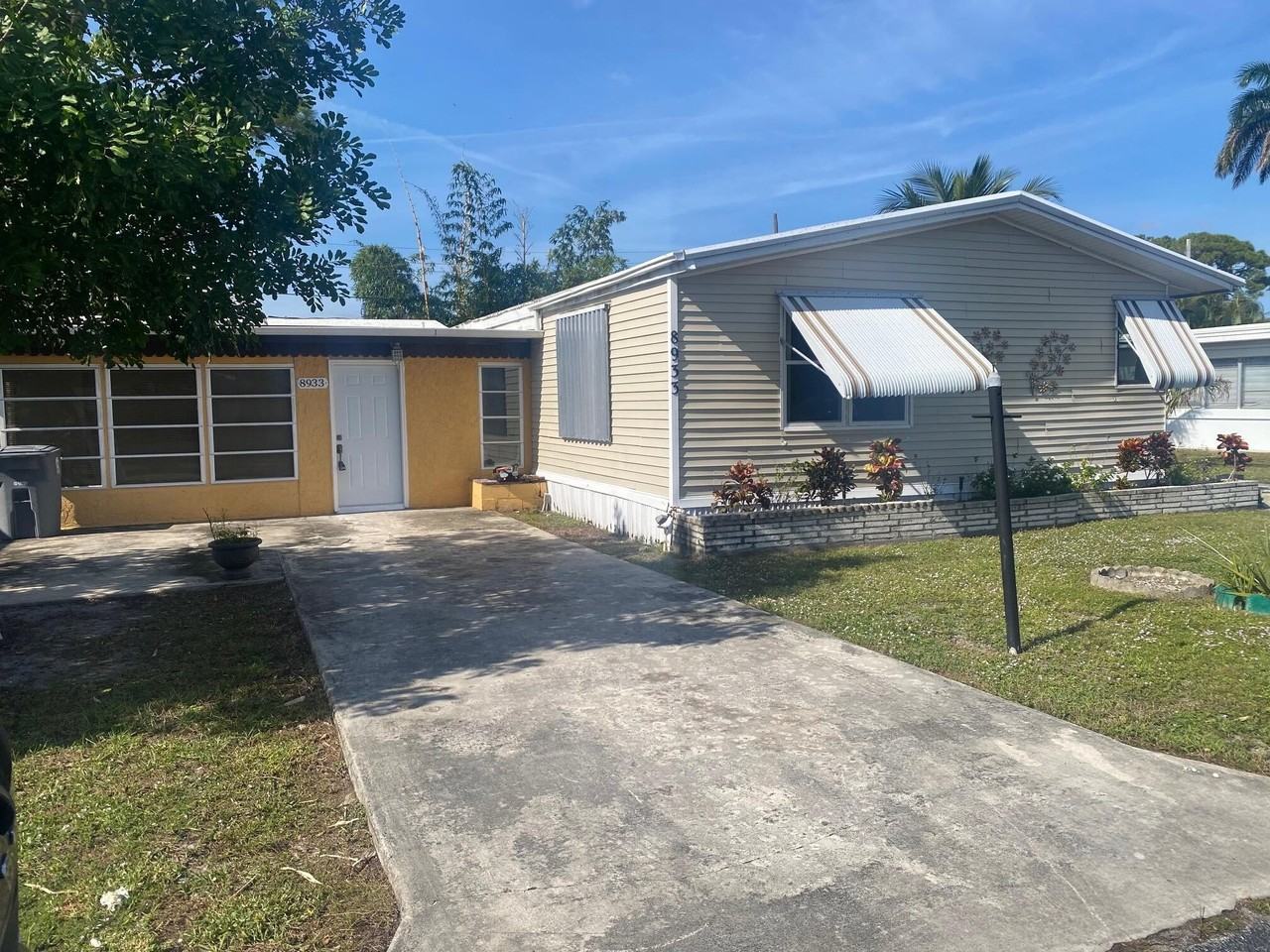 8933 Pine St - Photo 2 of 16