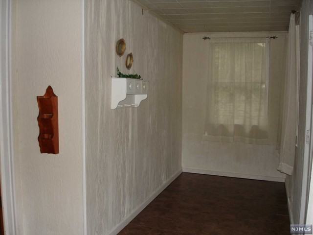 78 Carnation St - Photo 2 of 8