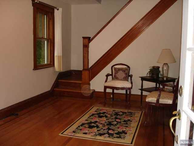 78 Carnation St - Photo 3 of 8