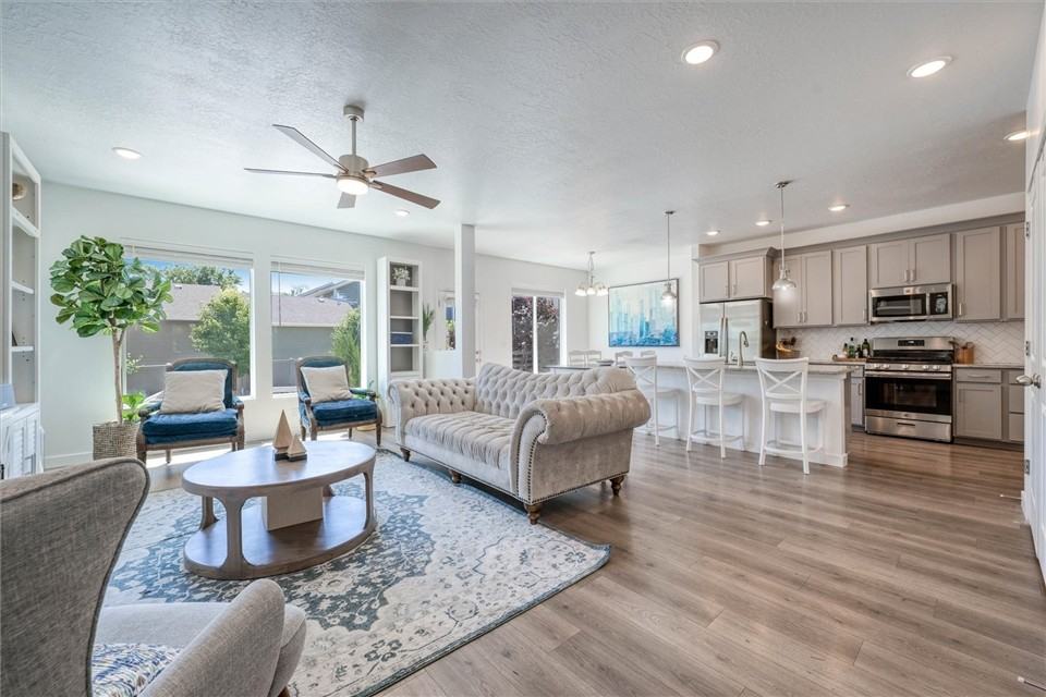 13877 S Rockwell View Ln - Photo 3 of 30