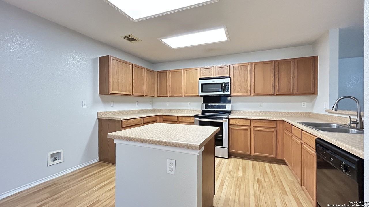 10602 Weathering Run - Photo 6 of 28