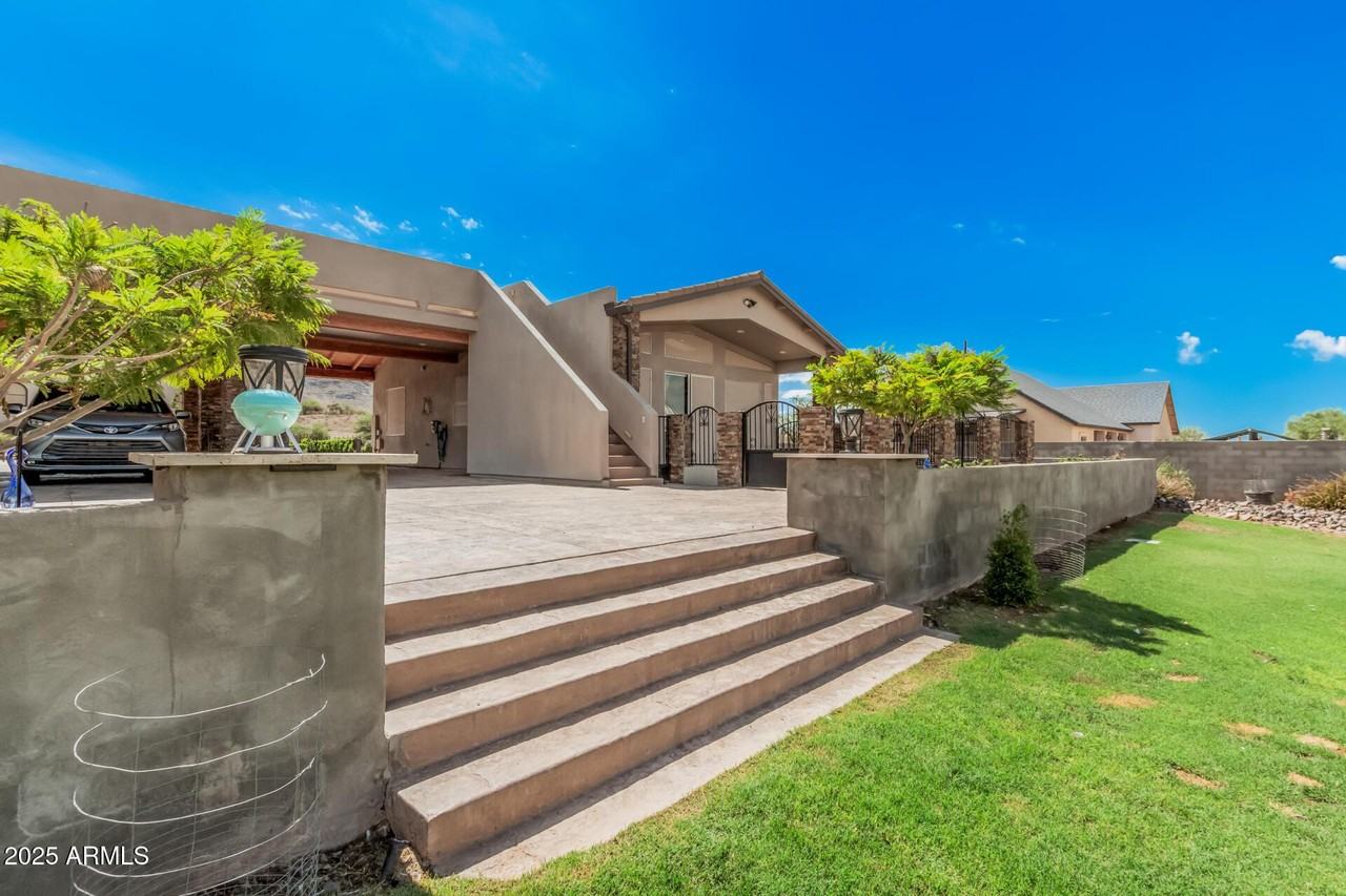 2058 W Dobbins Rd - Photo 2 of 27