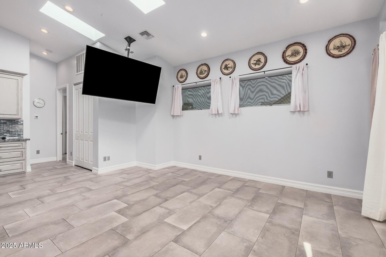 2058 W Dobbins Rd - Photo 5 of 27