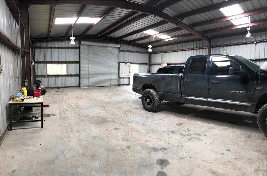 16811 Avenue A - Photo 4 of 14