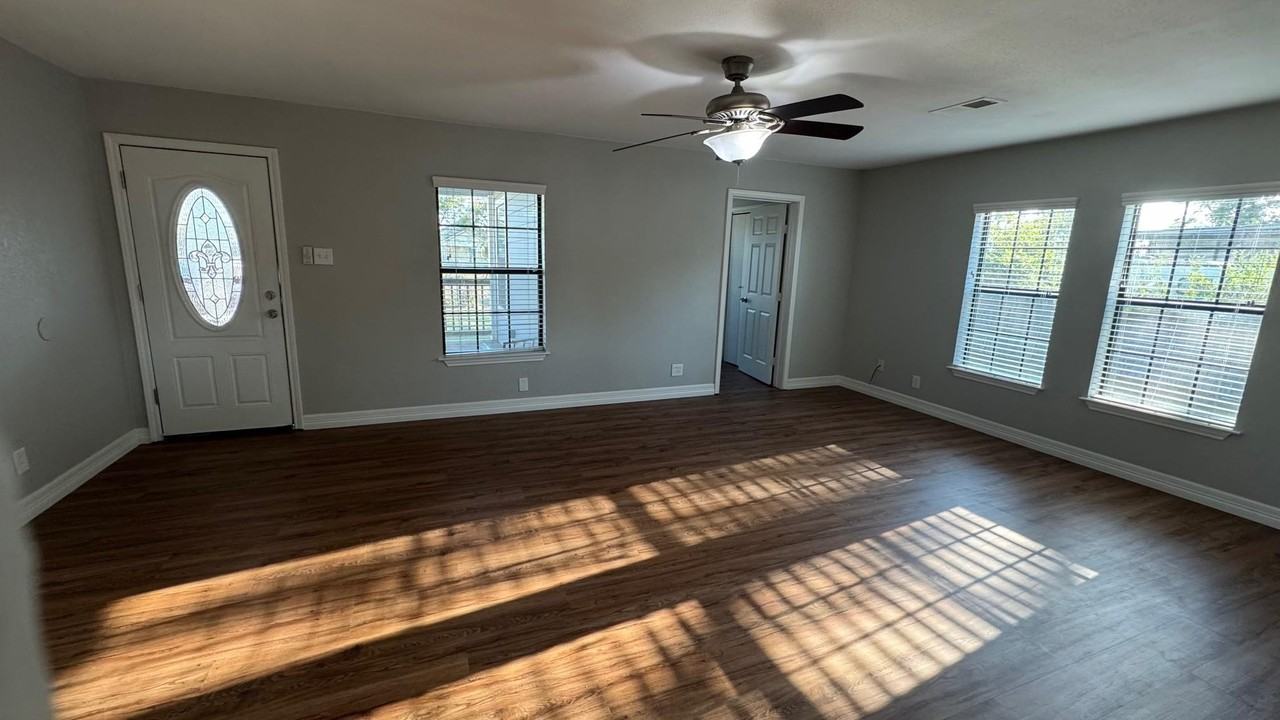 16811 Avenue A - Photo 5 of 14