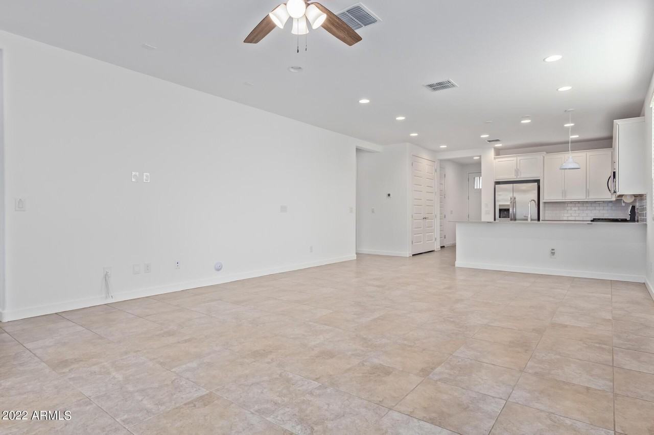 19350 West Highland Avenue - Photo 7 of 35