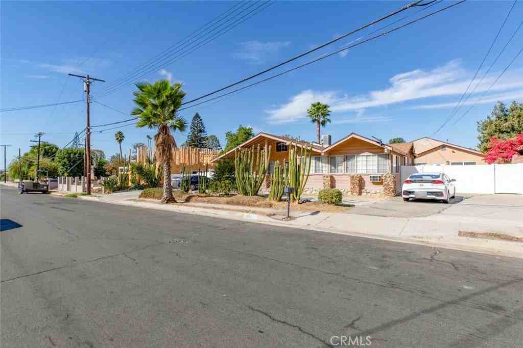 10563 Vinedale Street - Photo 2 of 17