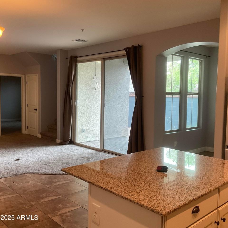 20927 W Hamilton St - Photo 4 of 34