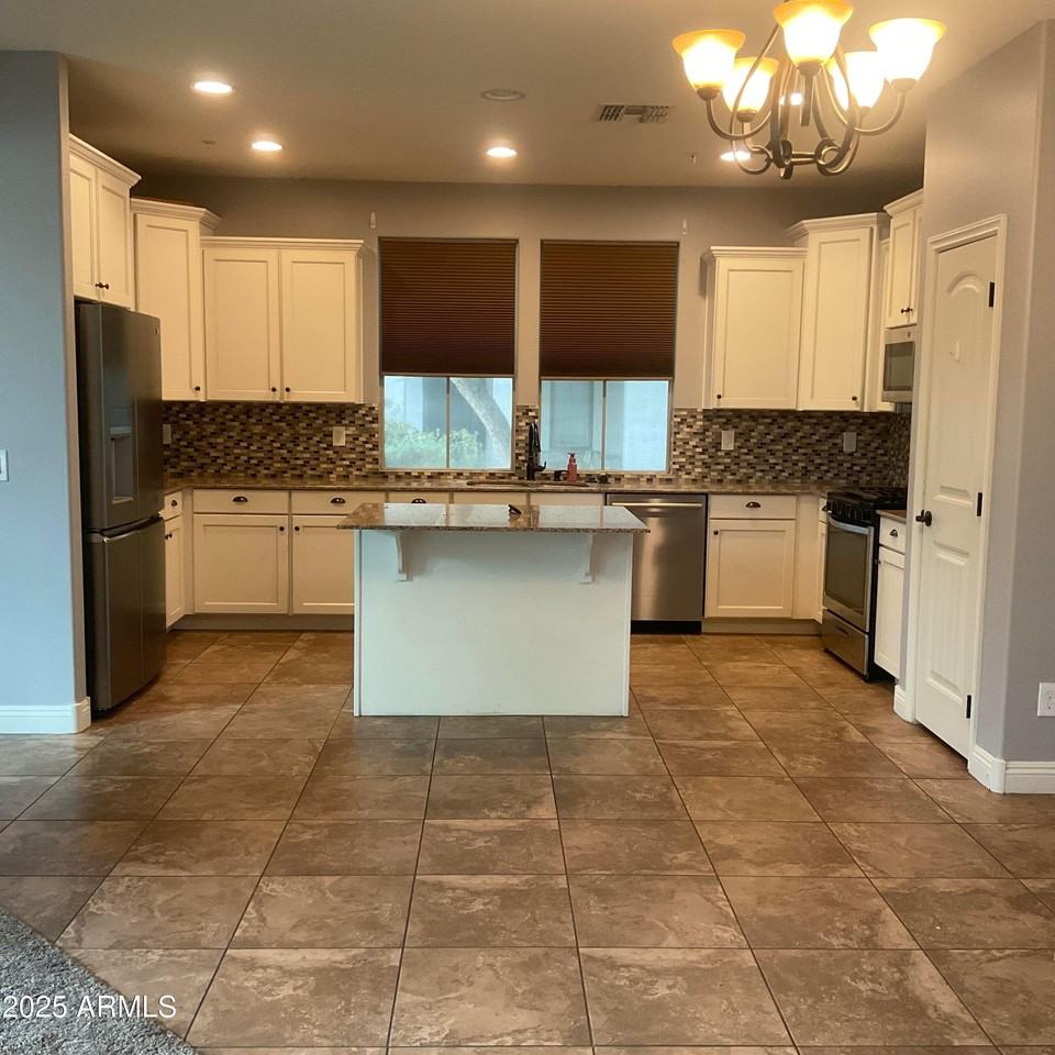 20927 W Hamilton St - Photo 6 of 34