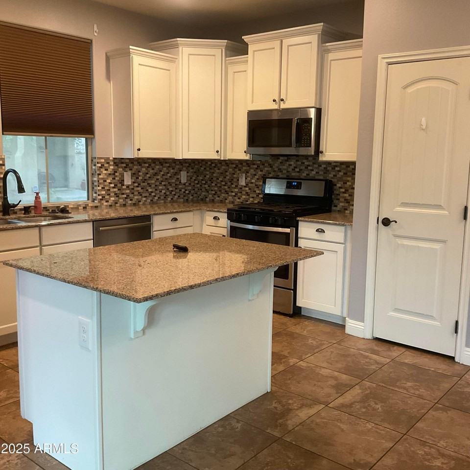 20927 W Hamilton St - Photo 7 of 34