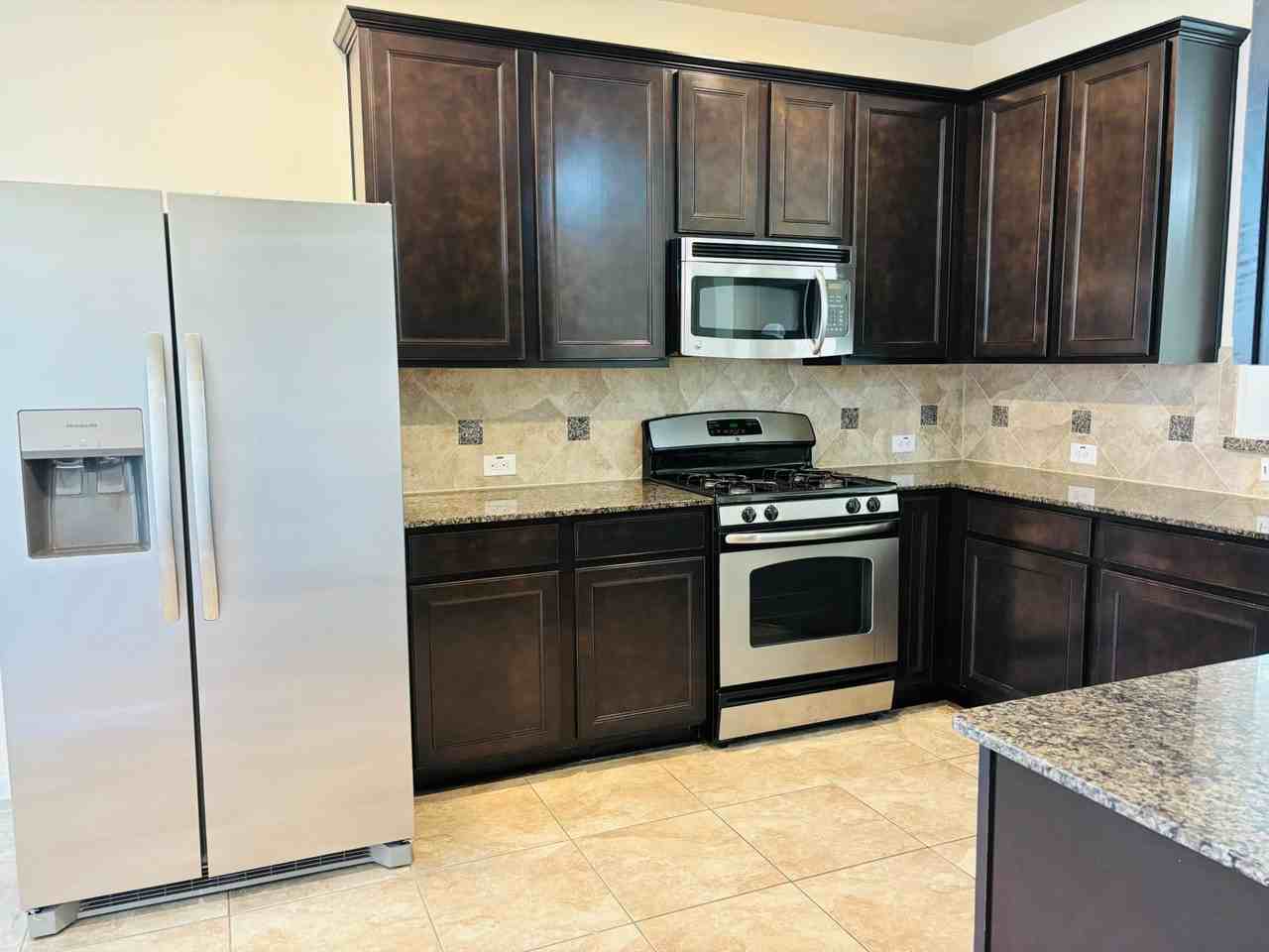 8525 Sunset Loch Dr - Photo 4 of 28