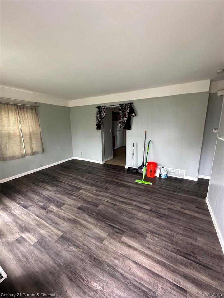 25954 Stanford Avenue - Photo 5 of 13