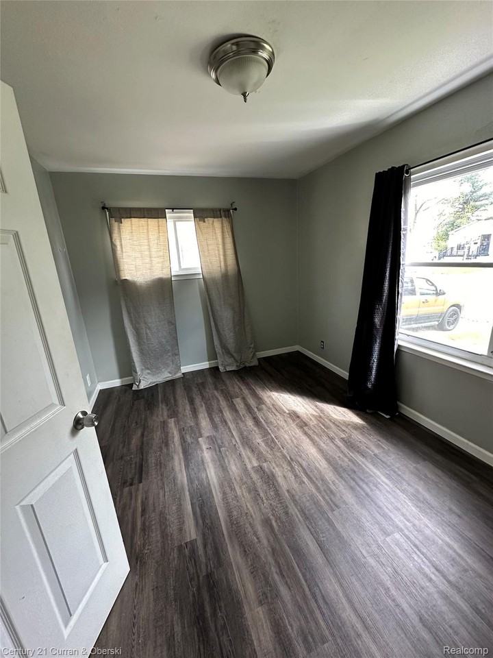 25954 Stanford Avenue - Photo 7 of 13