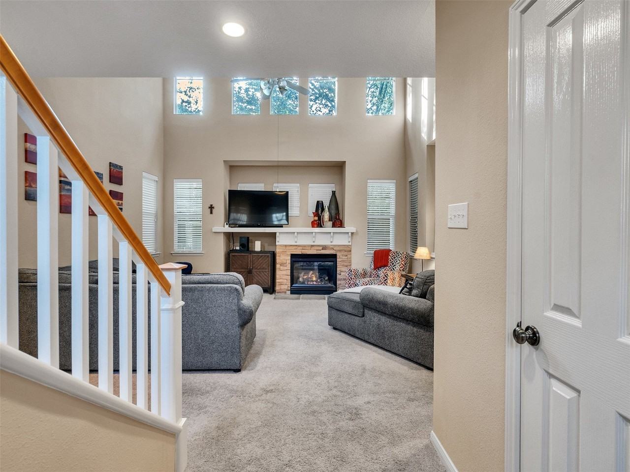 83 Scarlet Woods Ct - Photo 3 of 34