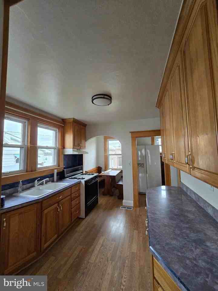 3015 Ritchie Avenue - Photo 6 of 17