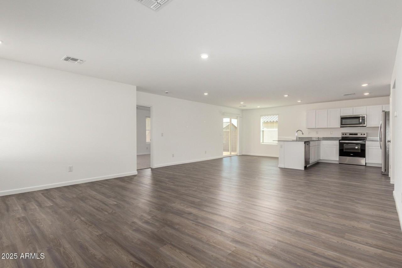 1459 E Peggy Dr - Photo 3 of 33