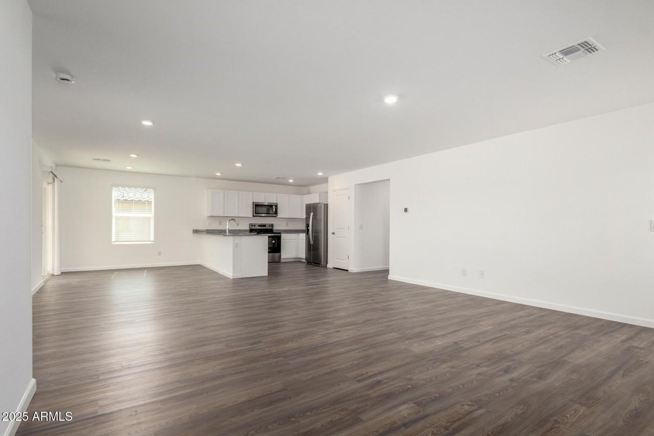 1459 E Peggy Dr - Photo 4 of 33