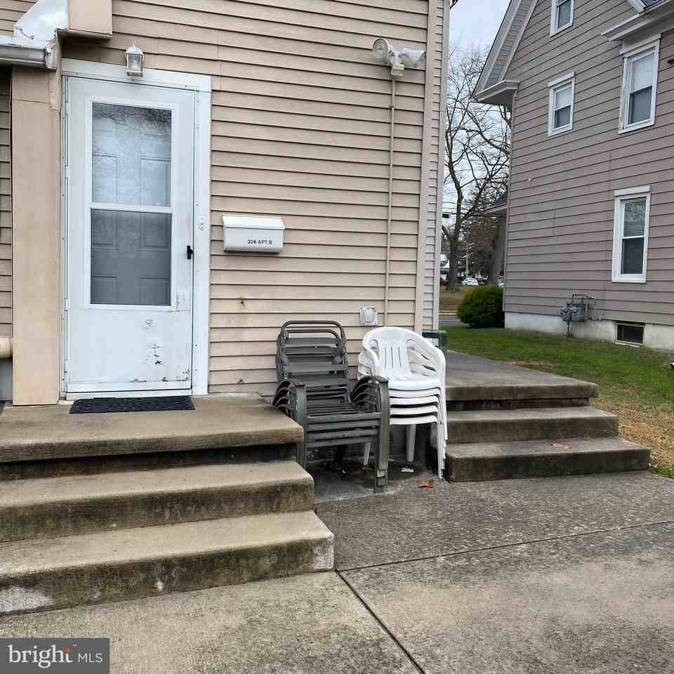 328APT S Broadway Unit B #B - Photo 2 of 20