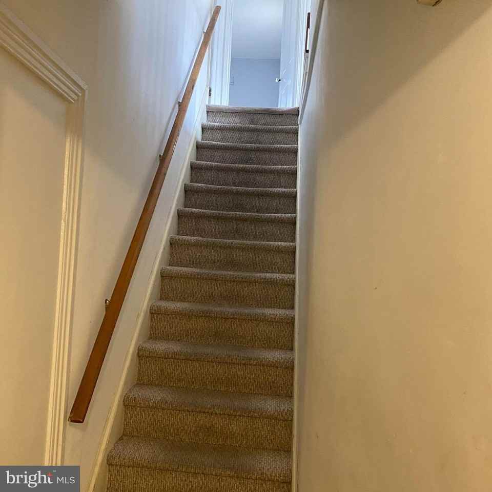 328APT S Broadway Unit B #B - Photo 3 of 20