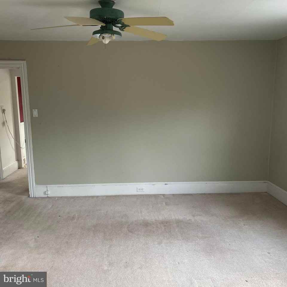 328APT S Broadway Unit B #B - Photo 5 of 20