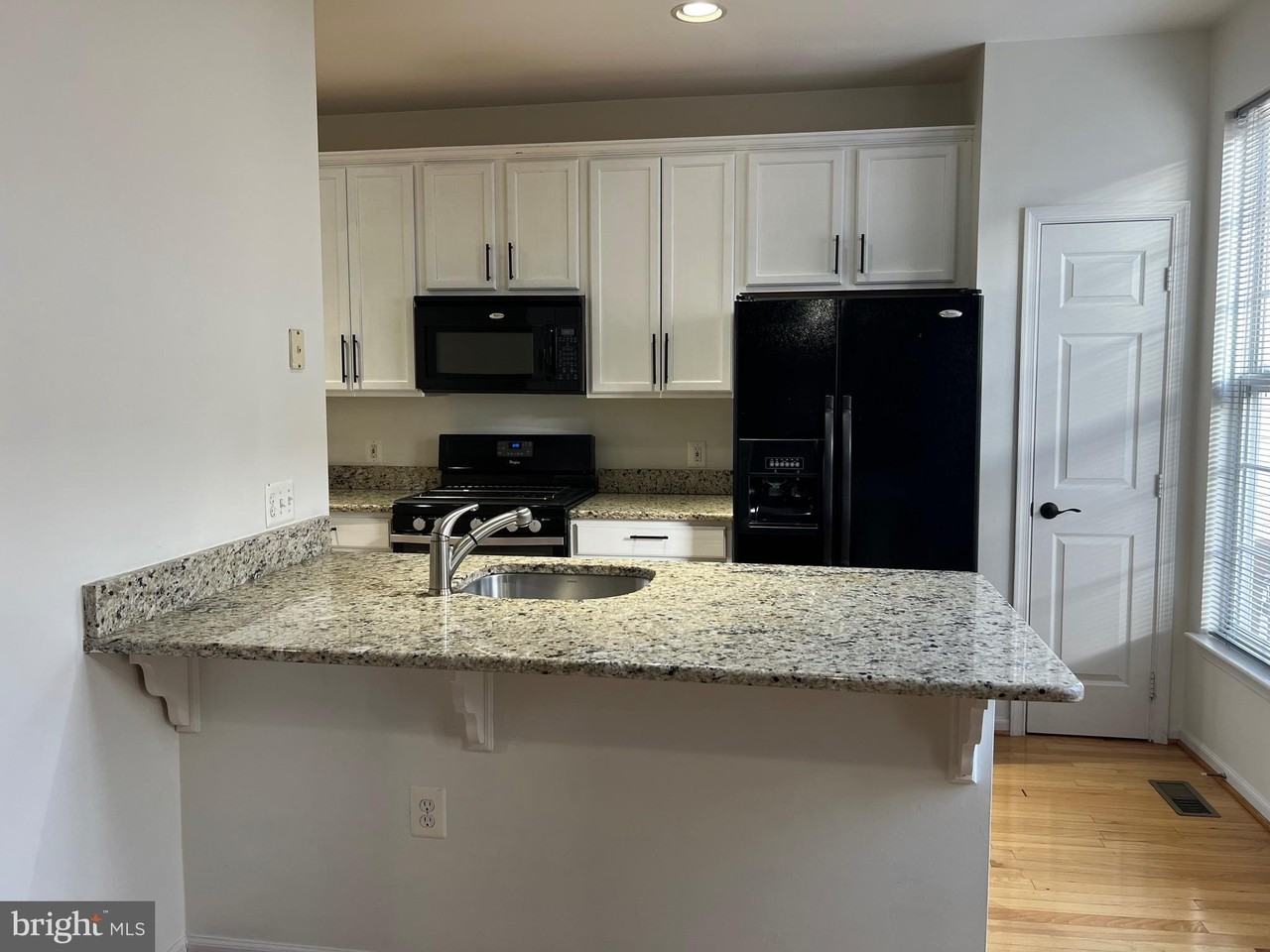 5925 Kirkcaldy Lane - Photo 5 of 36