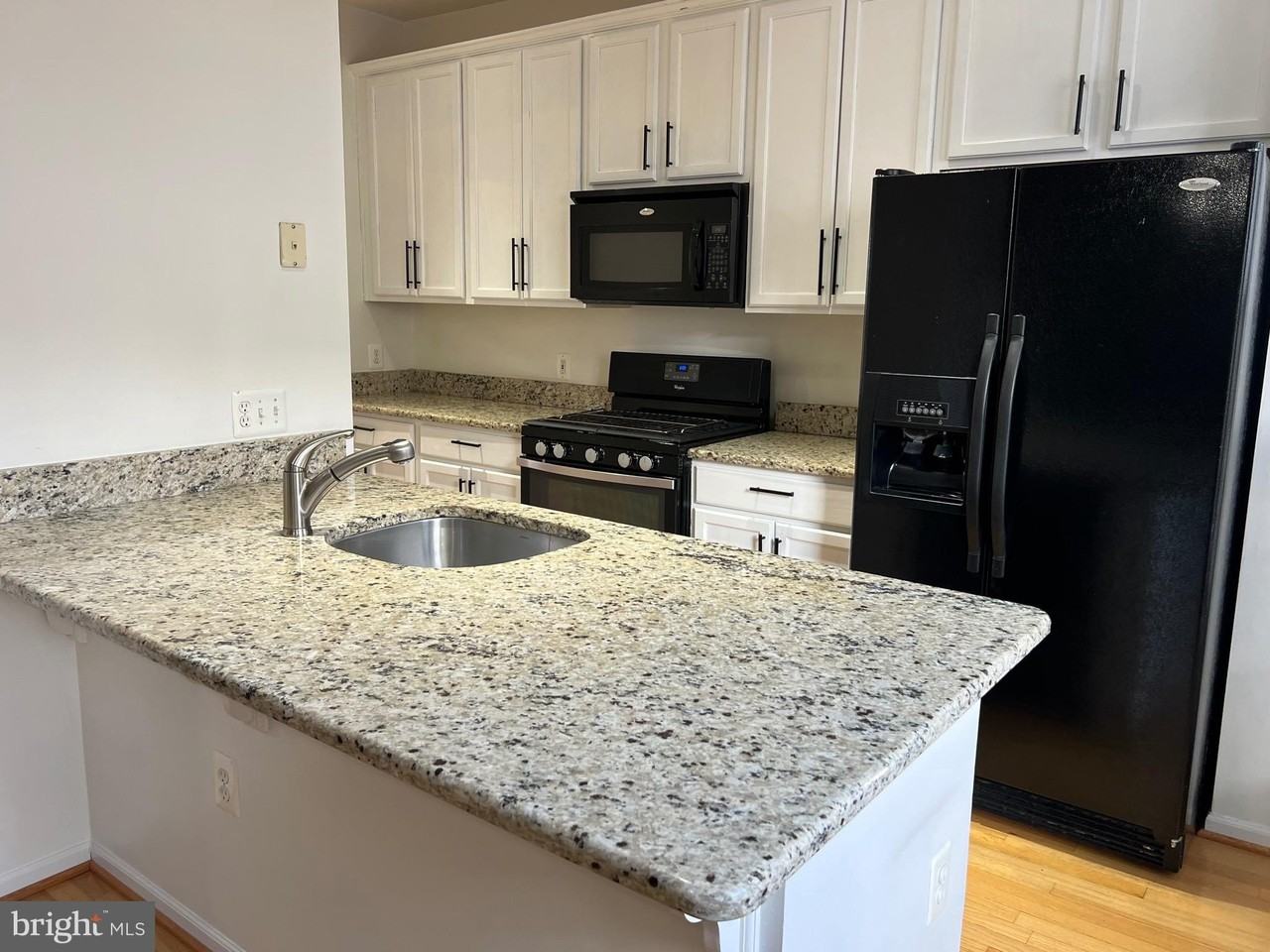 5925 Kirkcaldy Lane - Photo 6 of 36