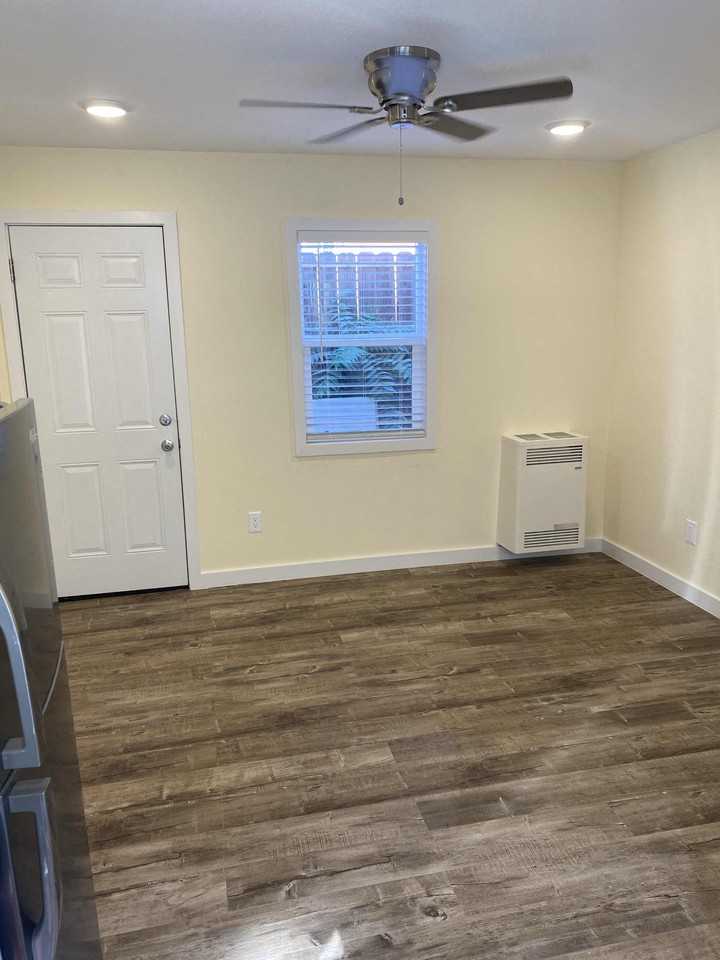 6410 N Paramount Blvd - Photo 3 of 4