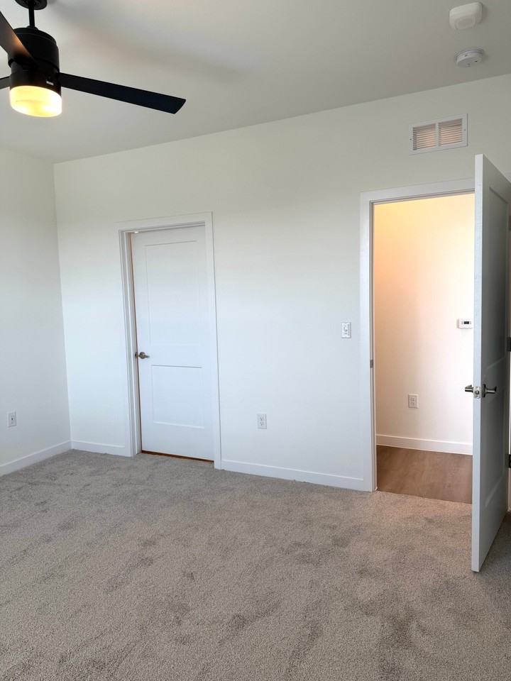 Manor #01-113 - Photo 4 of 12