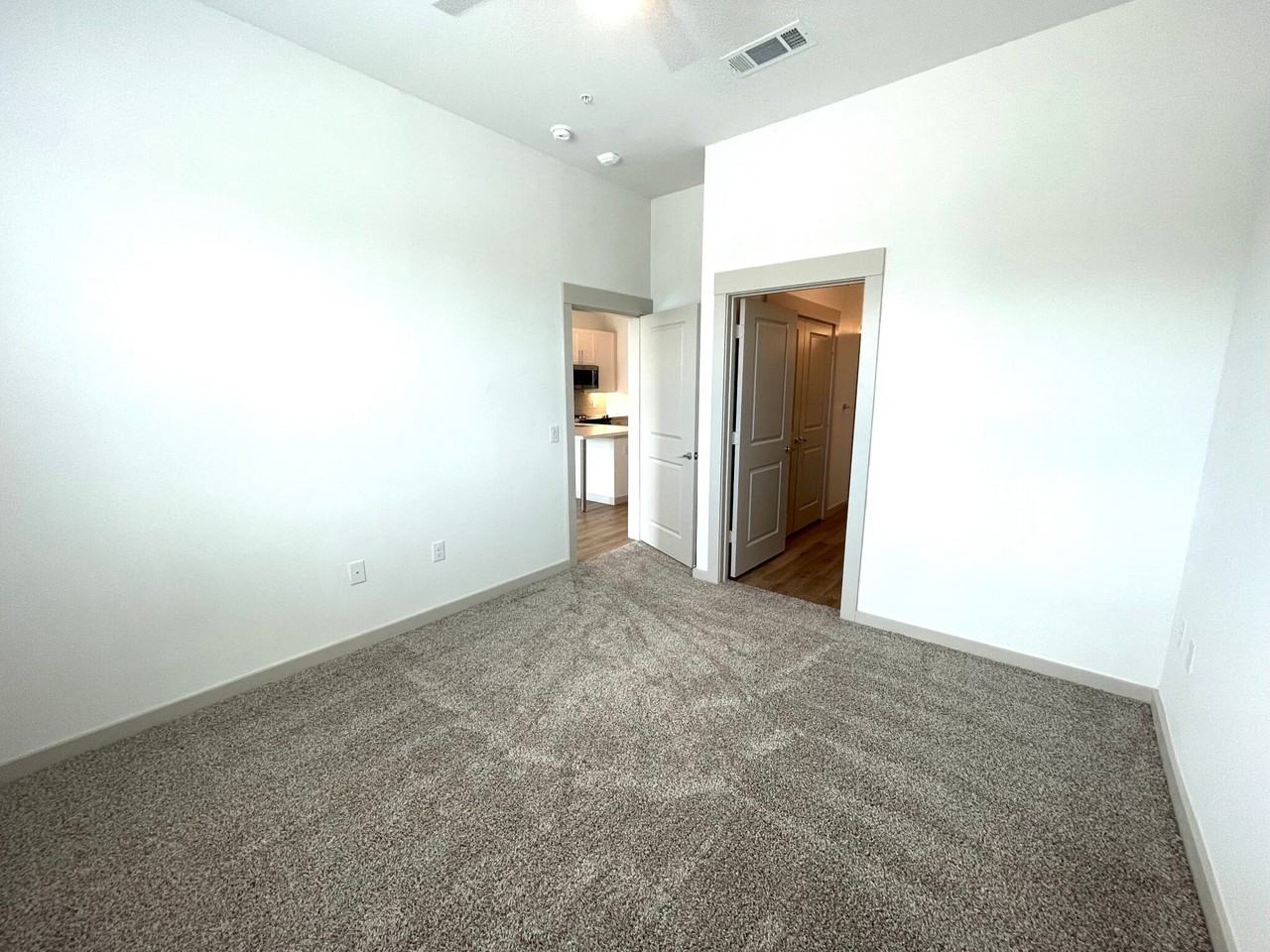 Circle Drive #01-187 - Photo 4 of 10