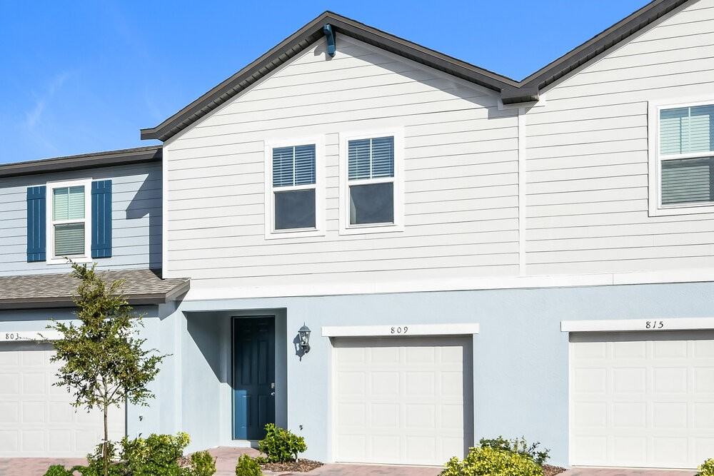 809 Legacy Dr - Photo 4 of 17