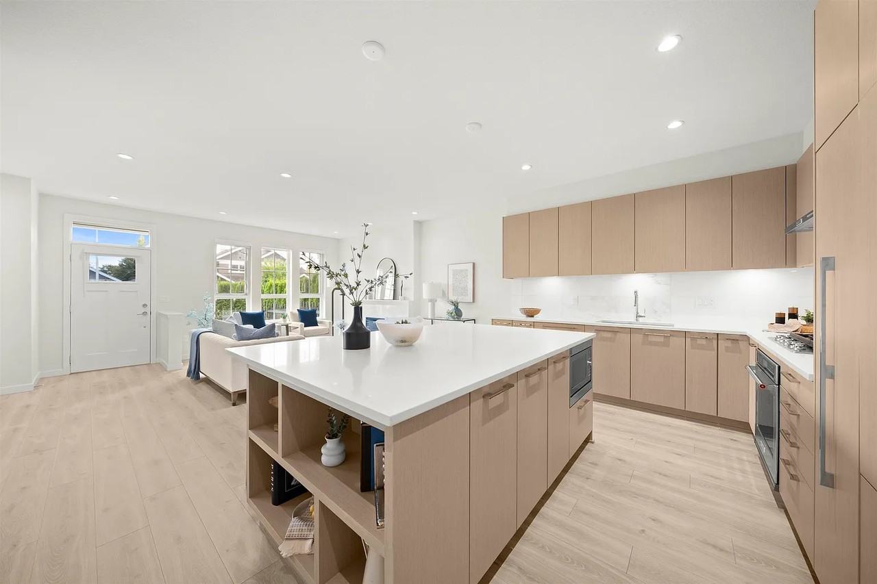 5311 Admiral Way #122 - Photo 3 of 39