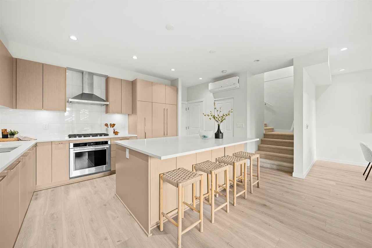 5311 Admiral Way #122 - Photo 6 of 39