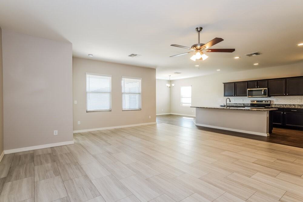 37317 W Bello Ln - Photo 5 of 16