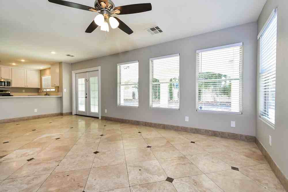 8429 Shady Pines Dr - Photo 5 of 17