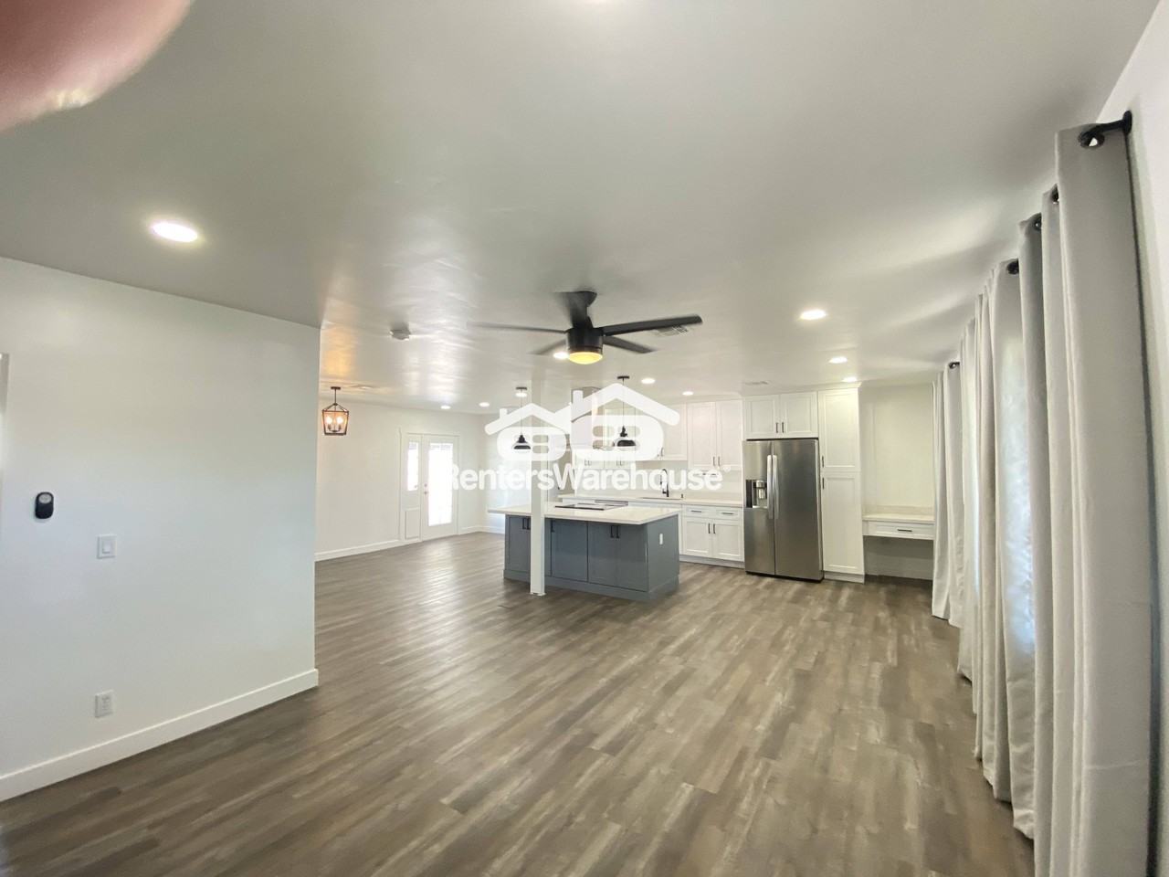 3027 N 21st St - Photo 4 of 36