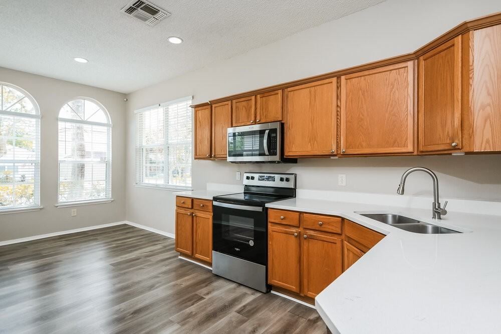 1027 Lake Biscayne Way - Photo 7 of 16