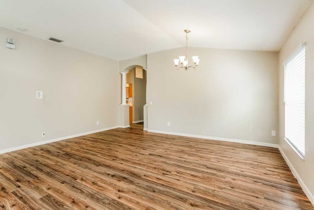 1412 Bloomingdale Trails Boulevard - Photo 4 of 16